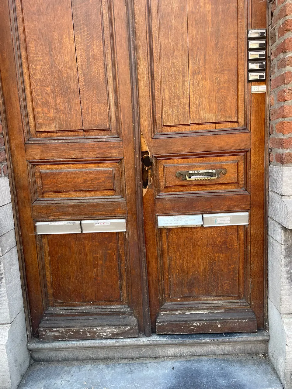 Porte et contrôle de fermeture