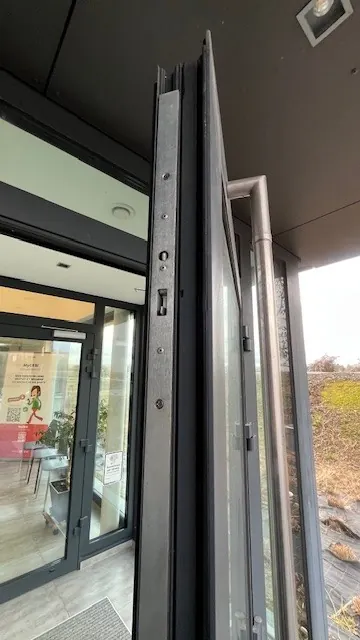 Châssis et ouvrant de fenêtre
