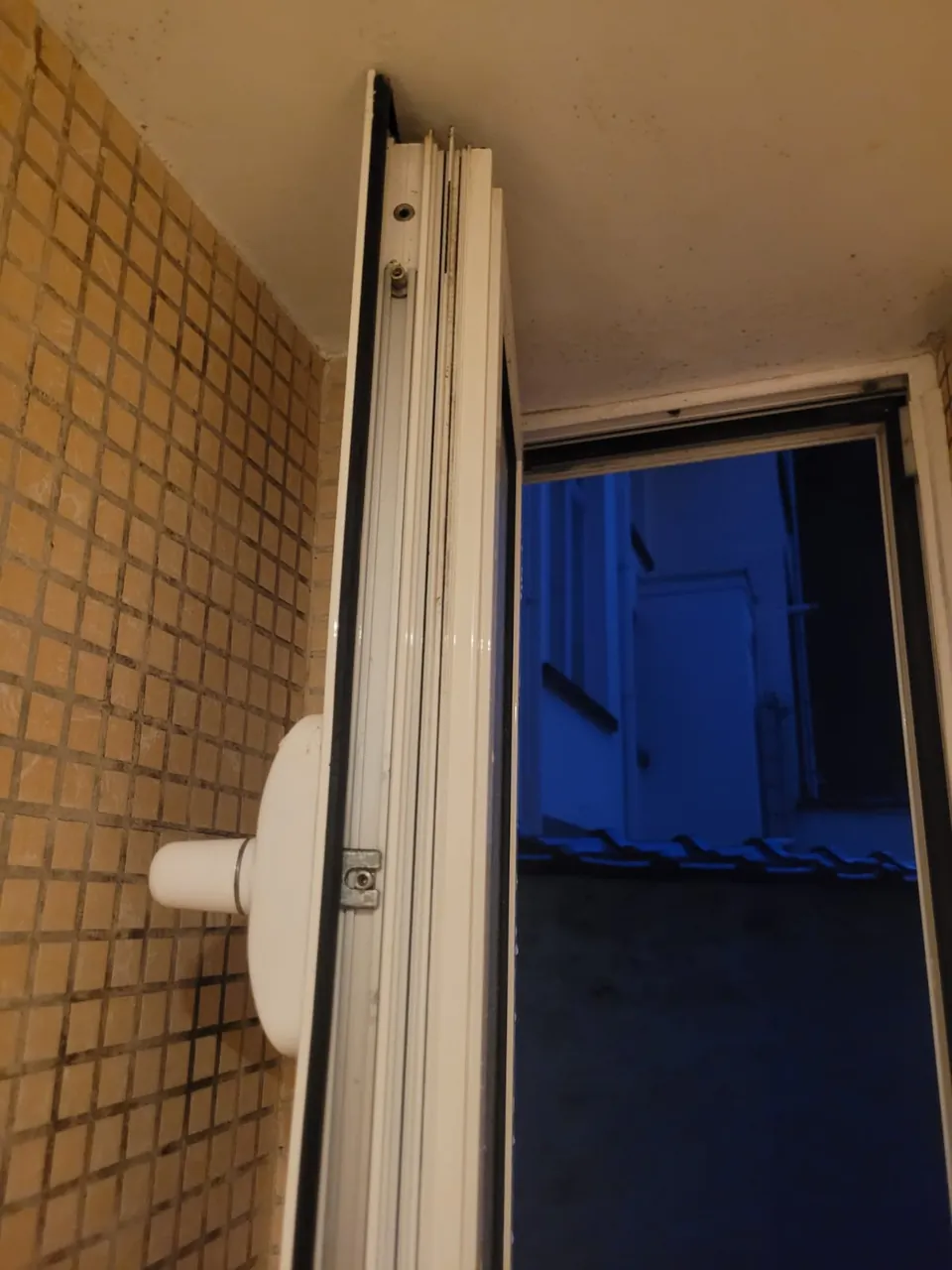 Porte et contrôle de fermeture