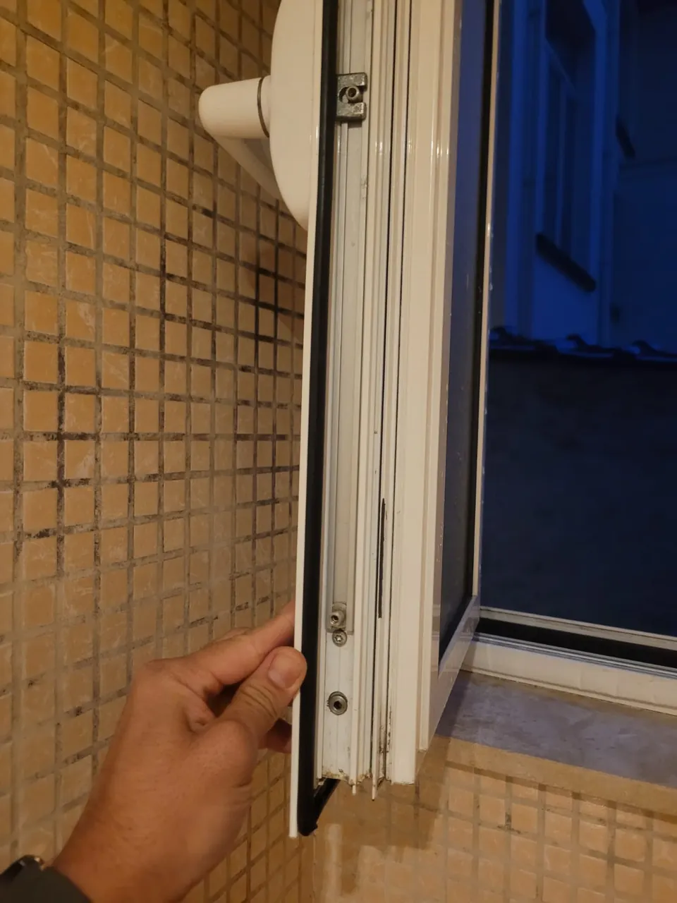 Porte et contrôle de fermeture
